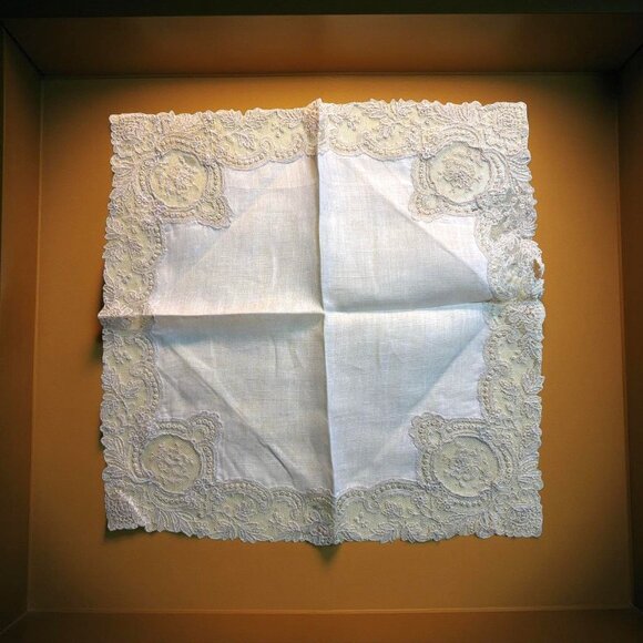 Vintage Linen Handkerchief with Medallion Lace – Bridal or Newborn Keepsake Heir - Picture 2 of 4